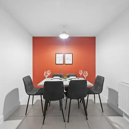 Contractor & Family Friendly 4-br House - Leads Vakantiehuis *