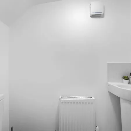 Vakantiehuis Contractor & Family Friendly 4-br House - Leads *