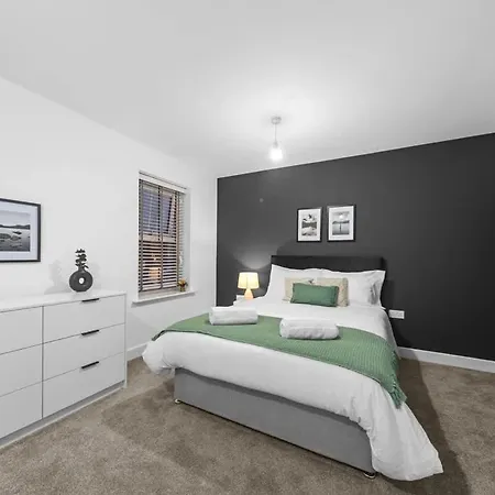 Contractor & Family Friendly 4-br House - Leads Vakantiehuis *