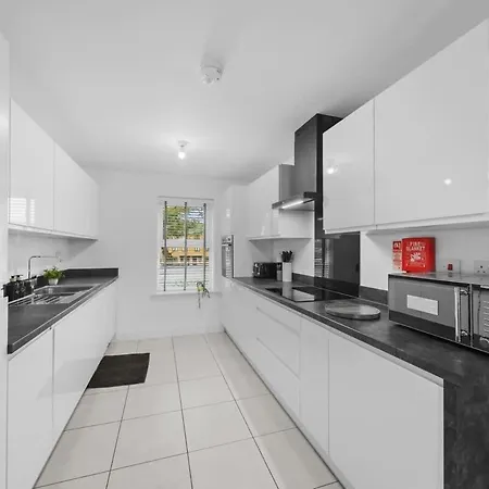 Vakantiehuis Contractor & Family Friendly 4-br House - Leads Leeds (West Yorkshire)