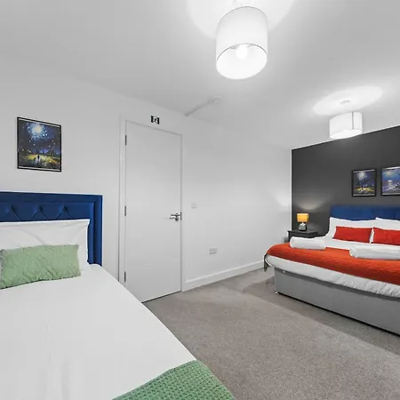 Vakantiehuis Contractor & Family Friendly 4-br House - Leads *