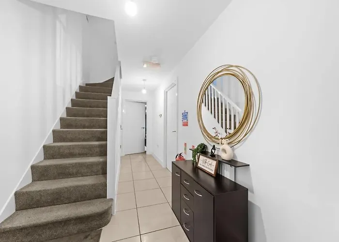 Holiday home Contractor & Family Friendly 4-br House - Leads