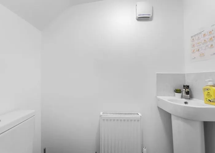 Holiday home Contractor & Family Friendly 4-br House - Leads *