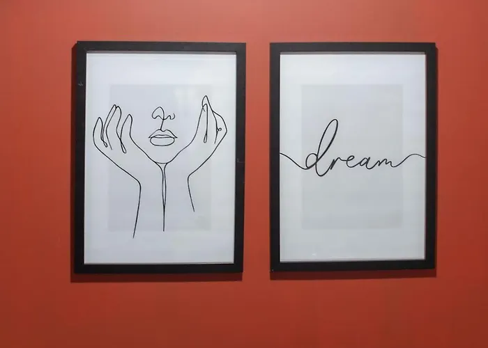 Contractor & Family Friendly 4-br House - Leads * Leeds (West Yorkshire)