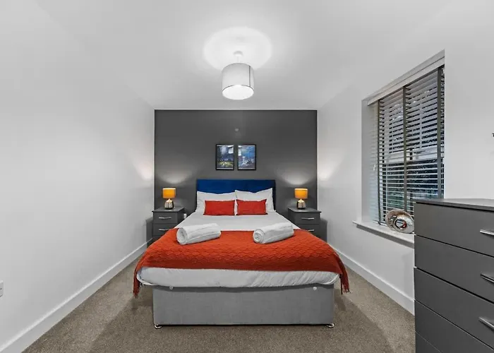 Contractor & Family Friendly 4-br House - Leads