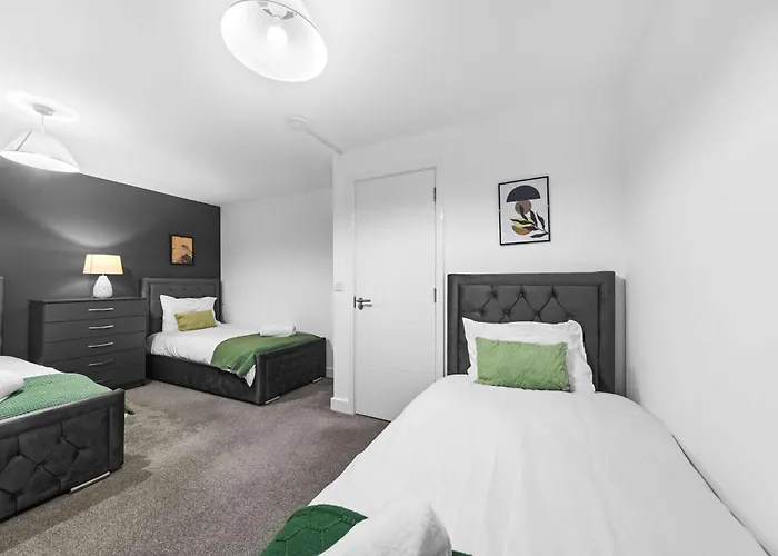 Contractor & Family Friendly 4-br House - Leads *