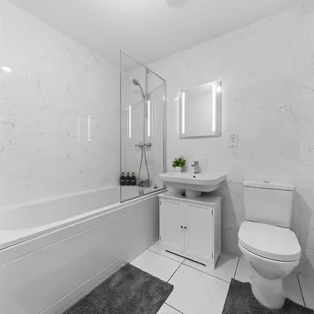 Hébergement de vacances Contractor & Family Friendly 4-br House - Leads Leeds (West Yorkshire)
