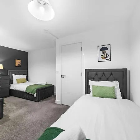 Contractor & Family Friendly 4-br House - Leads *