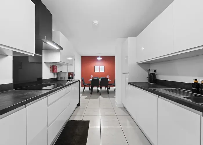 Contractor & Family Friendly 4-br House - Leads *